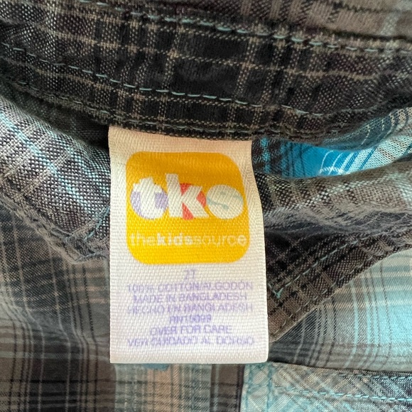 Toddler Button Up Shirt Size 2T - Picture 3 of 3